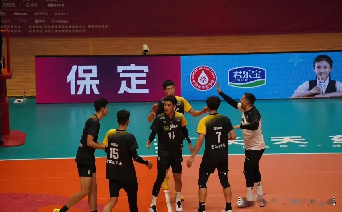 男排联赛第五轮战罢 五局大战扣人心弦 

　新赛季排球联赛改革后，每一轮男排超级