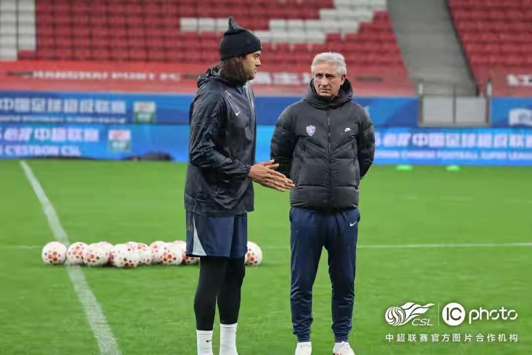 CCT∨今天转播海港VS玉昆的比赛，是抓住了本轮的几大看点：

其一，连输两场的