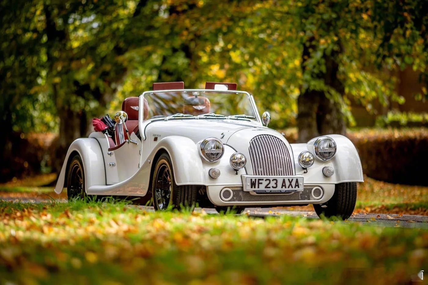 两辆相差五十年的摩根，变化感觉倒是不大，这应该就是始终如一的坚持吧 ​​​