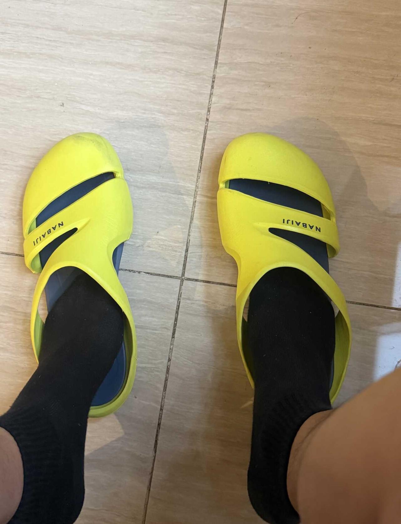迪卡农小丑鞋黑袜