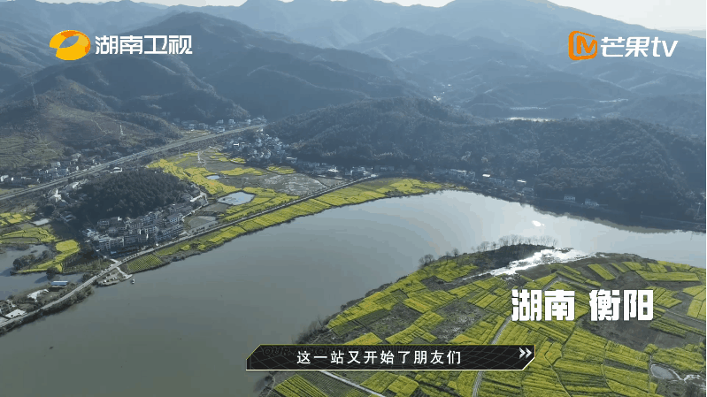 #我们仨到湖南春游啦# 我们仨在湖南开启春游之旅了[哇]沿途有绿油油的油菜花 美