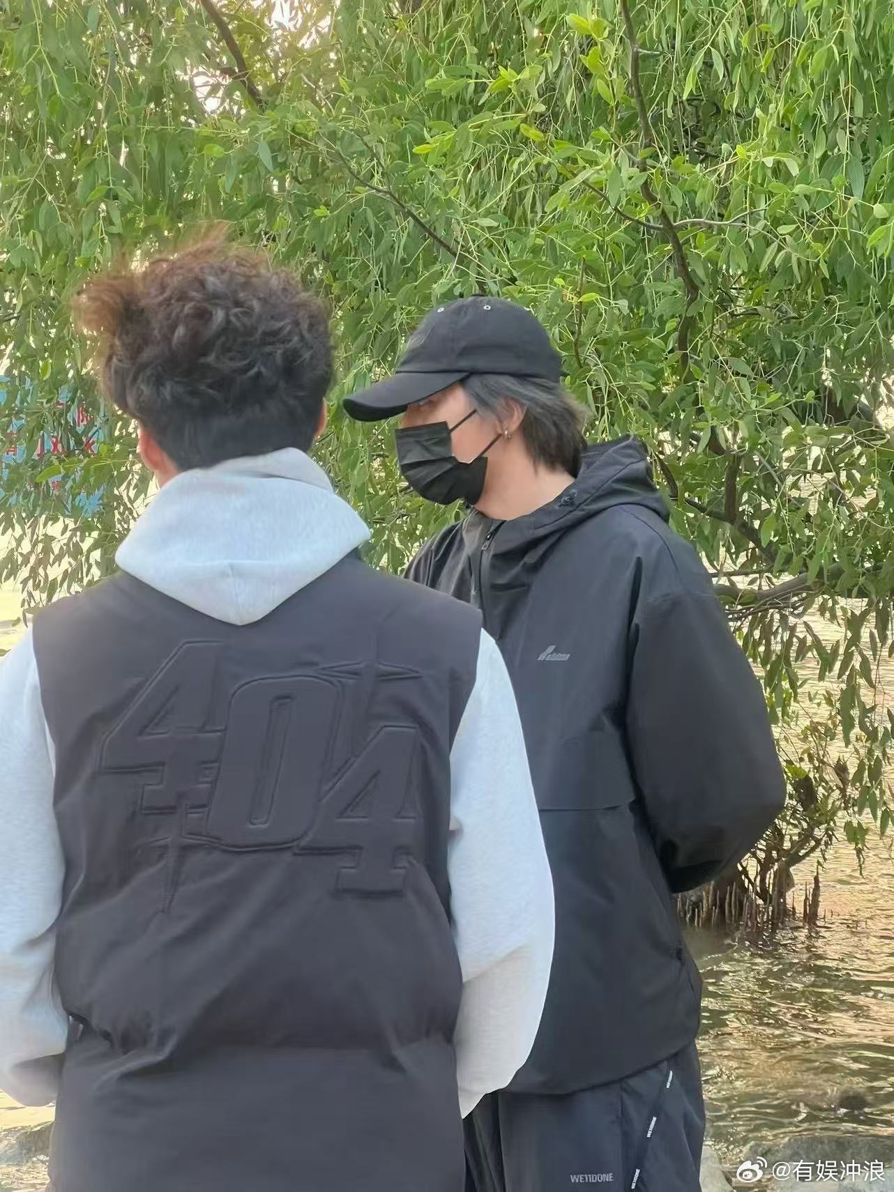 蔡徐坤街头随机采访路人蔡徐坤深圳街头随机采访路人蔡徐坤深圳街头随机采访路人，听新