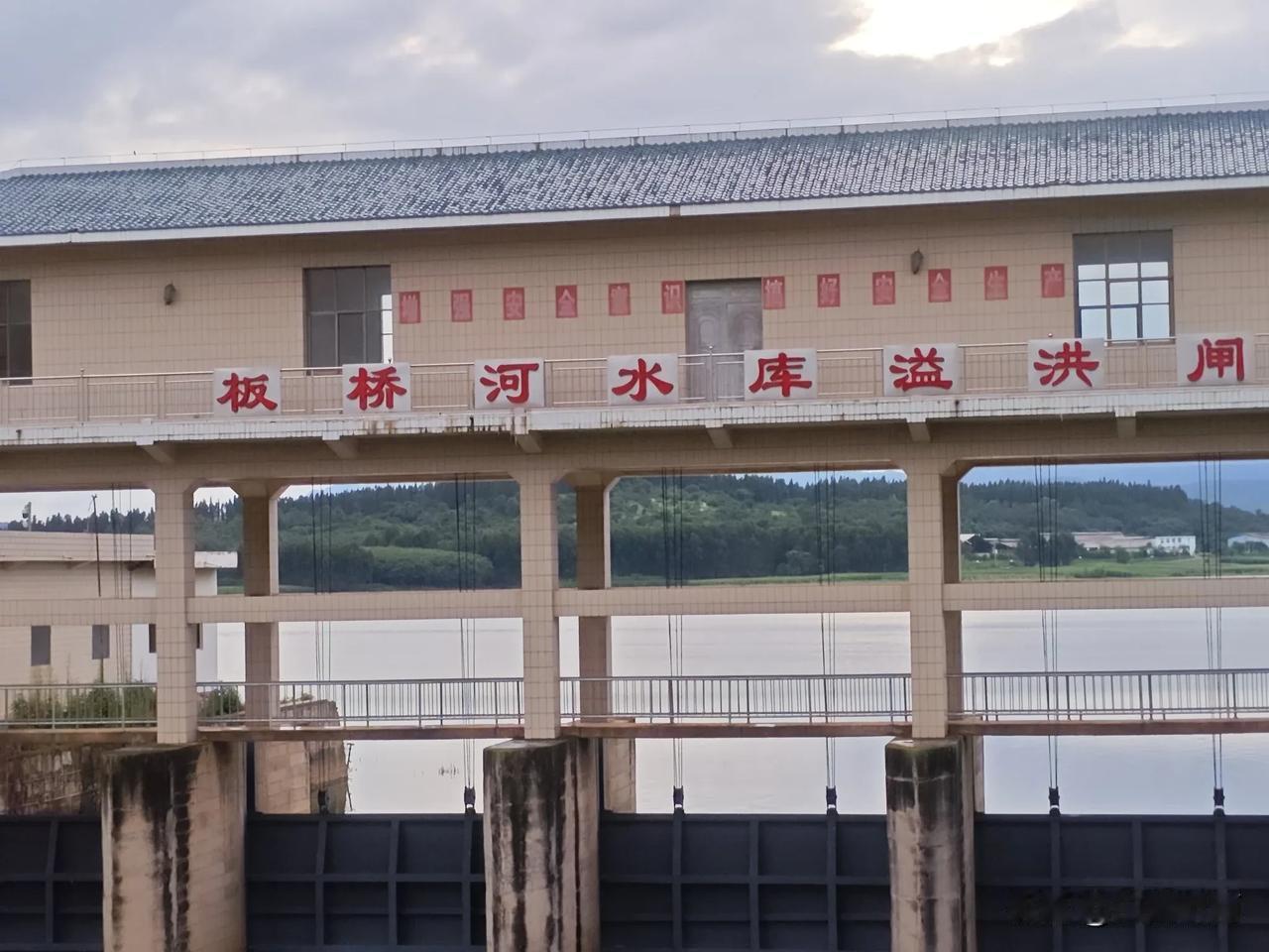 盛夏美丽的石墙寺水库，干了好多年的水库，终于蓄满水