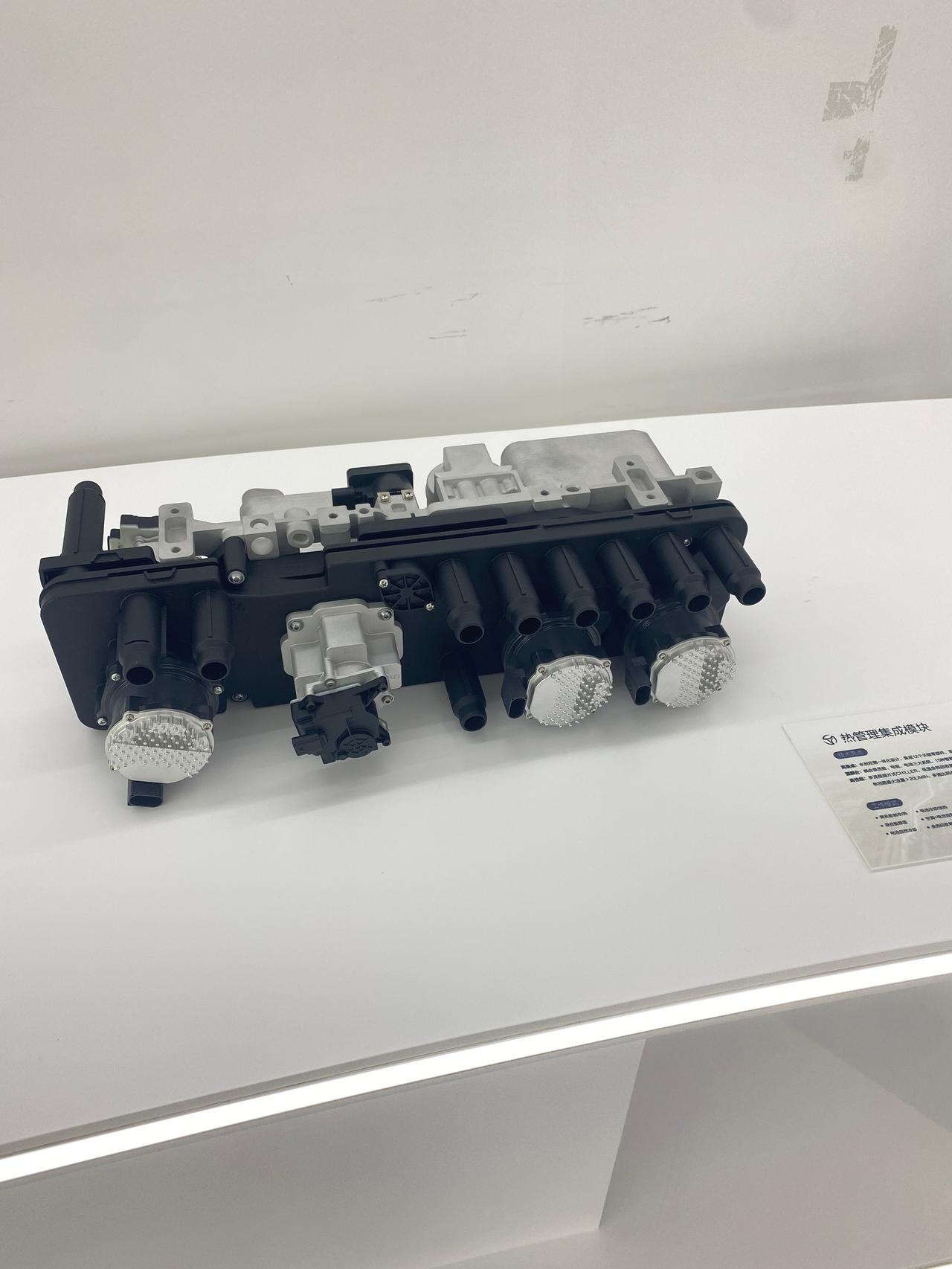  开电车还是比较害怕低温的，对续航的伤害较大。哪吒汽车新热泵用上以后，冬季续航官