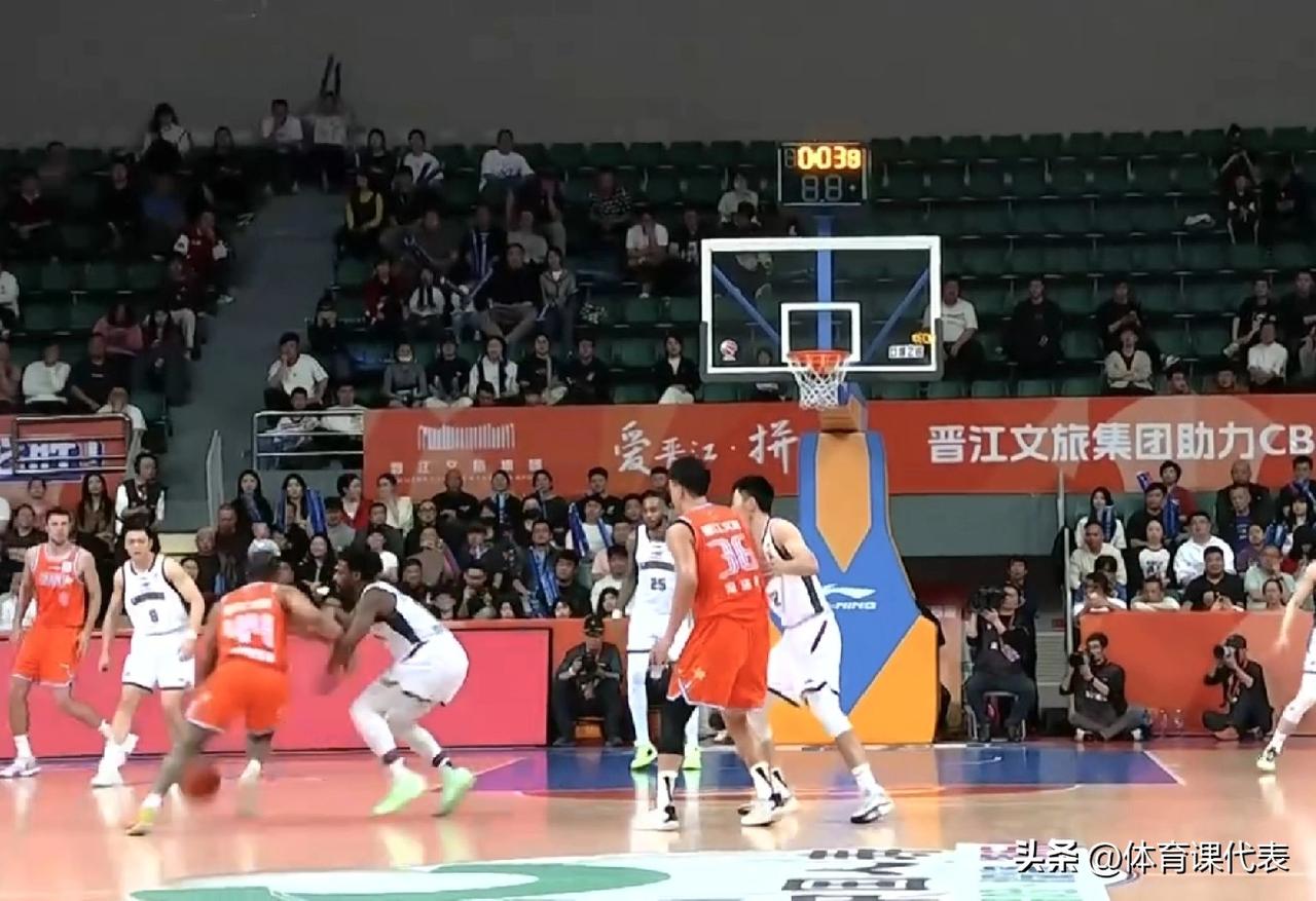付豪半场14分，辽宁男篮客场领先福建6分进入下半场！北京时间2026年3月30日