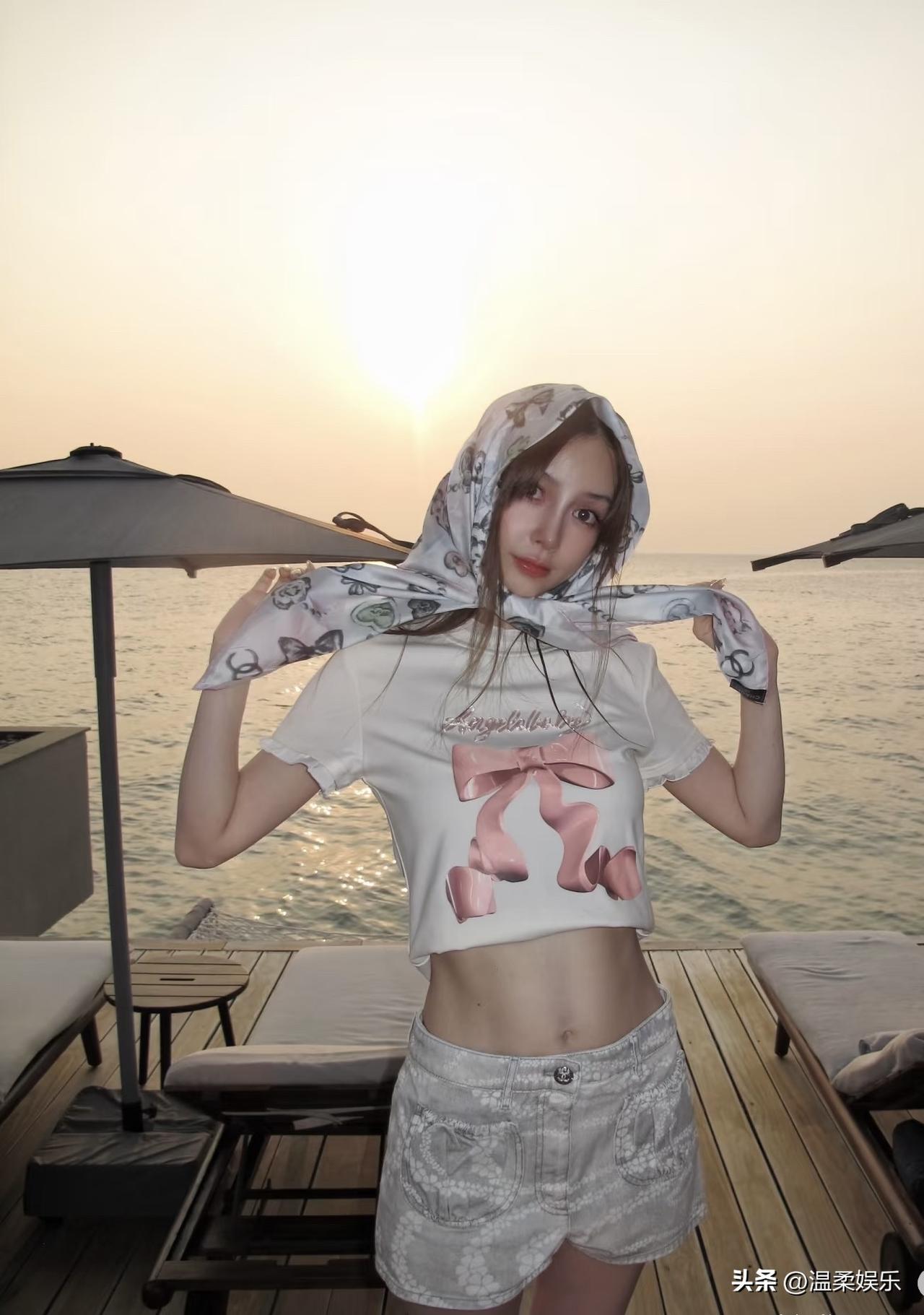 baby头裹丝巾的夕阳照🌇
成为拉飞姆首位代言人！
新鲜的旅客照来了！这是ba