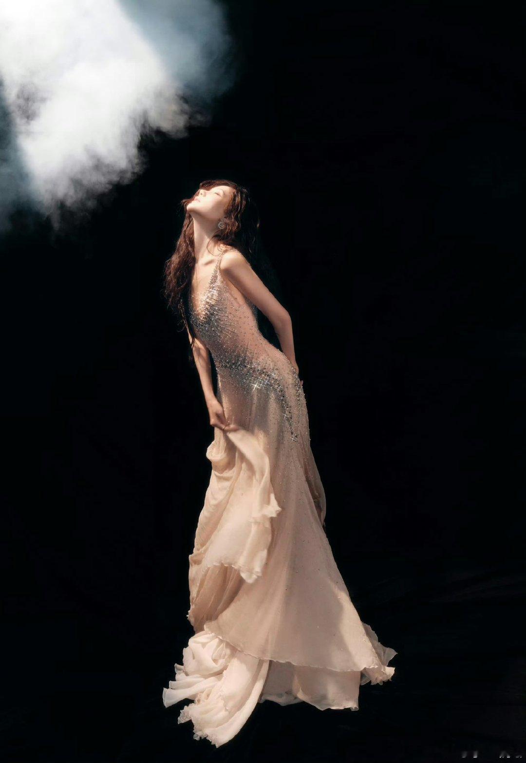 李一桐珍珠高定李一桐珍珠高定裙李一桐珍珠高定李一桐