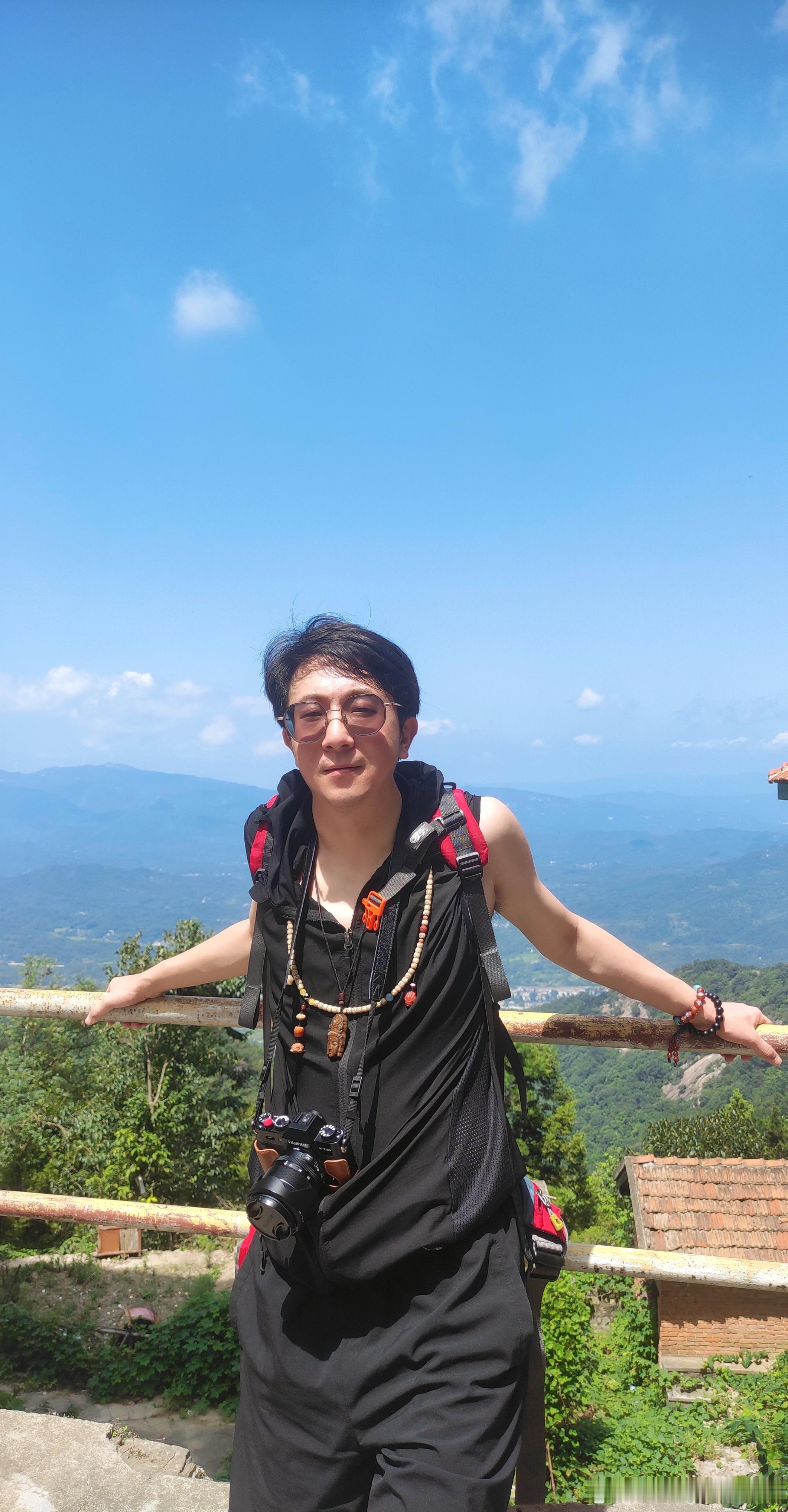 我們行走在同一座大山⛰️裡，不同的角度和位置，我们会看到不一样的风景，人便如此#