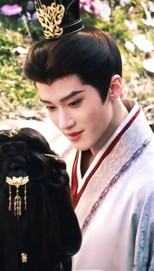 古偶男明星的妆容再浓的话真的还能看吗？ 