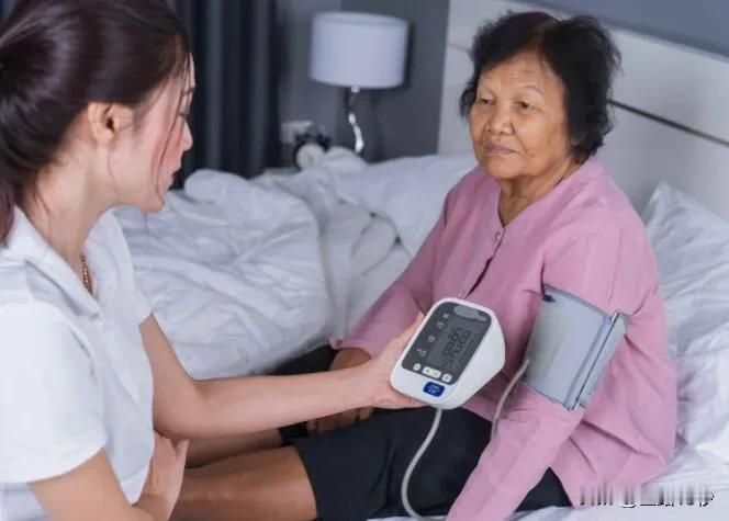 惊！长期服用降压药，身体竟出现这4大变化！医生忠告，千万别忽视！

变化一：频繁