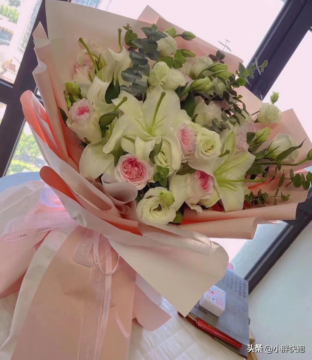 女孩不要让男人低成本持有你，尤其是美女，所以往高处走，用美貌交换最大价值。女孩子