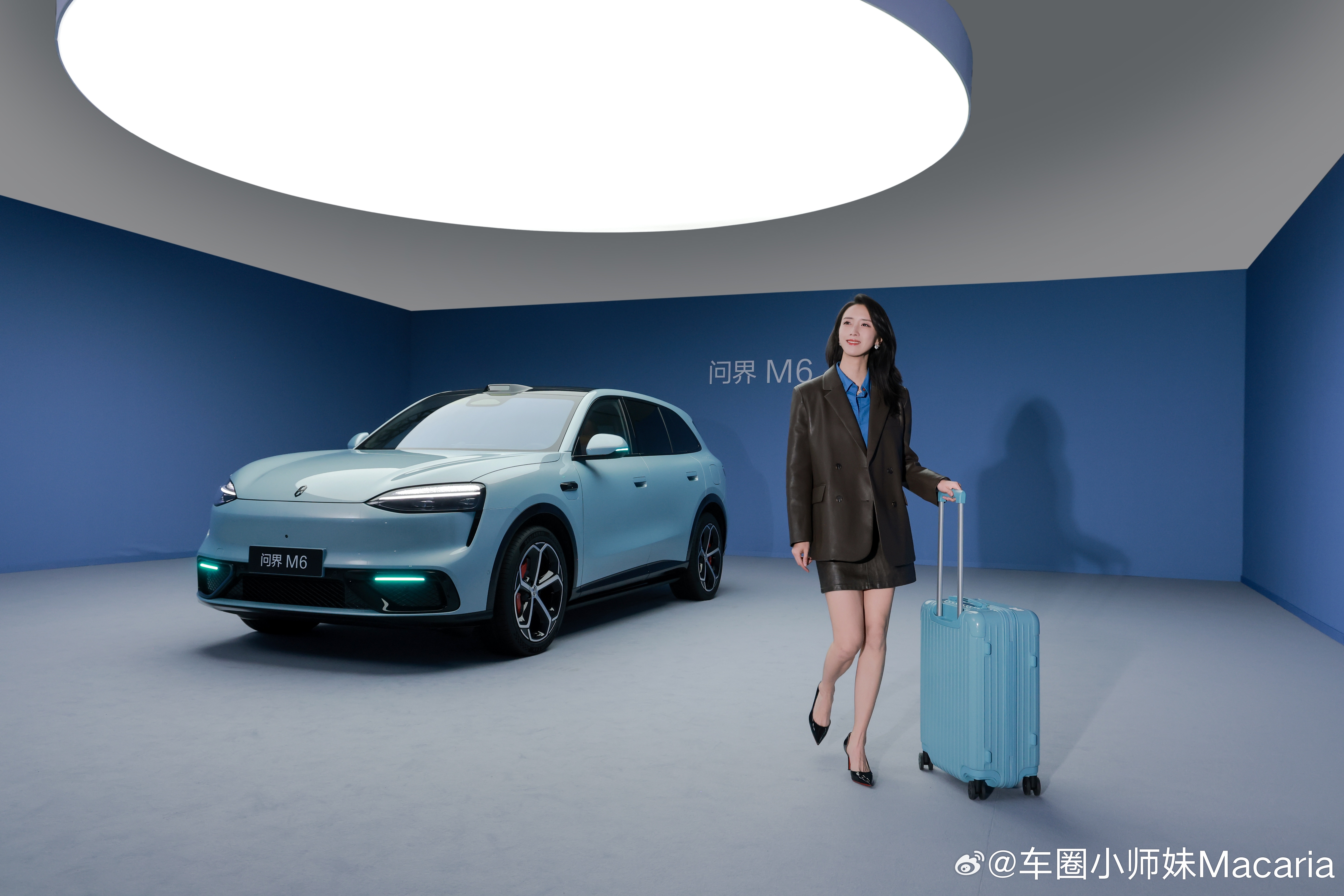 那天现场看到了问界m6 很多款颜色，我觉得我拍的这个流光青是最好看的，比较年轻时