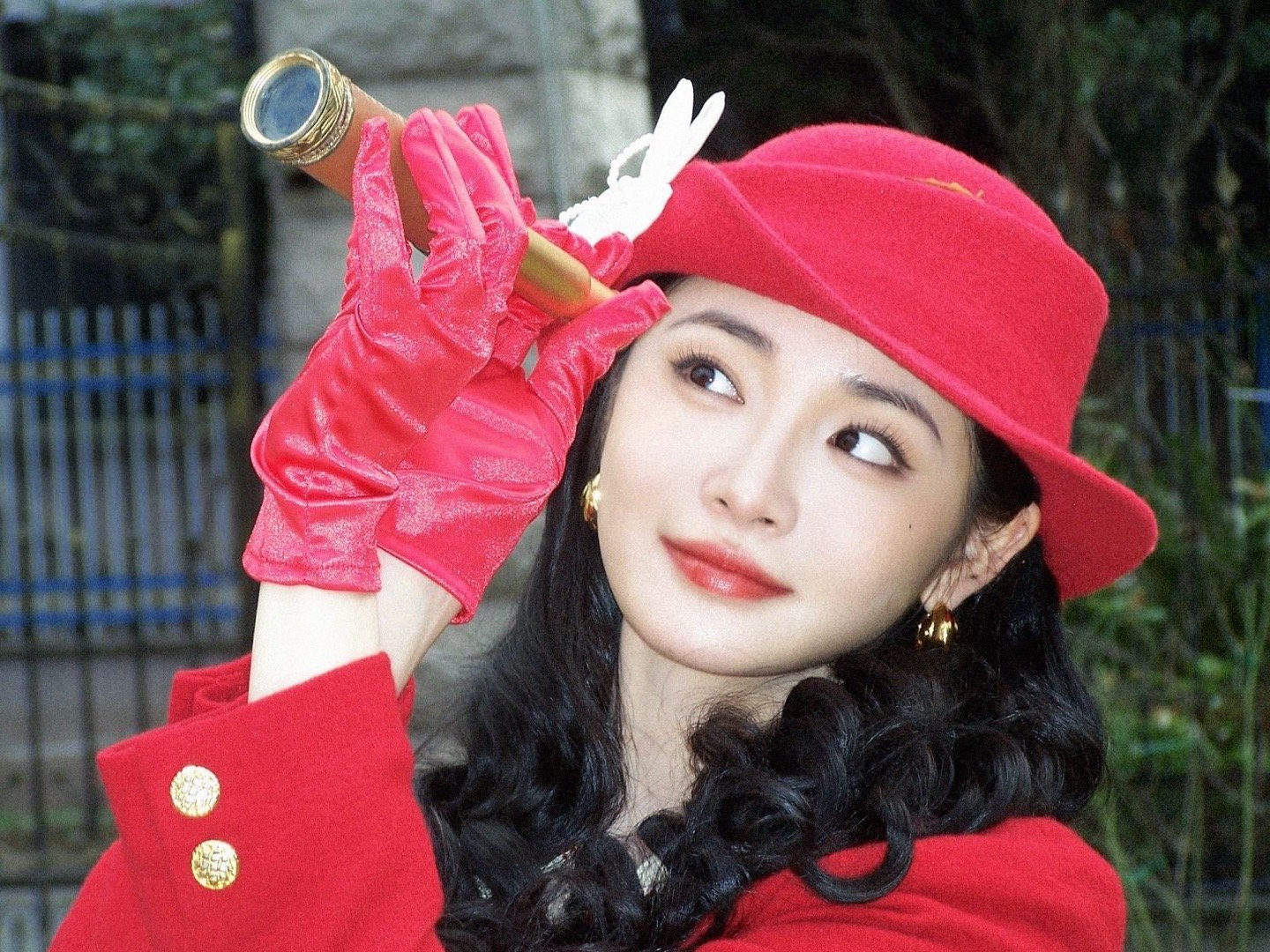 周洁琼内娱留洋千金又上新了 周洁琼这组留洋千金造型真的美到心坎里，小礼帽配蛋卷大