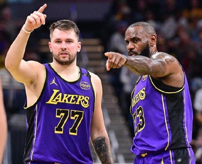 湖人开局这外线防守，真是有点跟不上啊！几位大咖在慢慢热“发动机”，要有个过程！