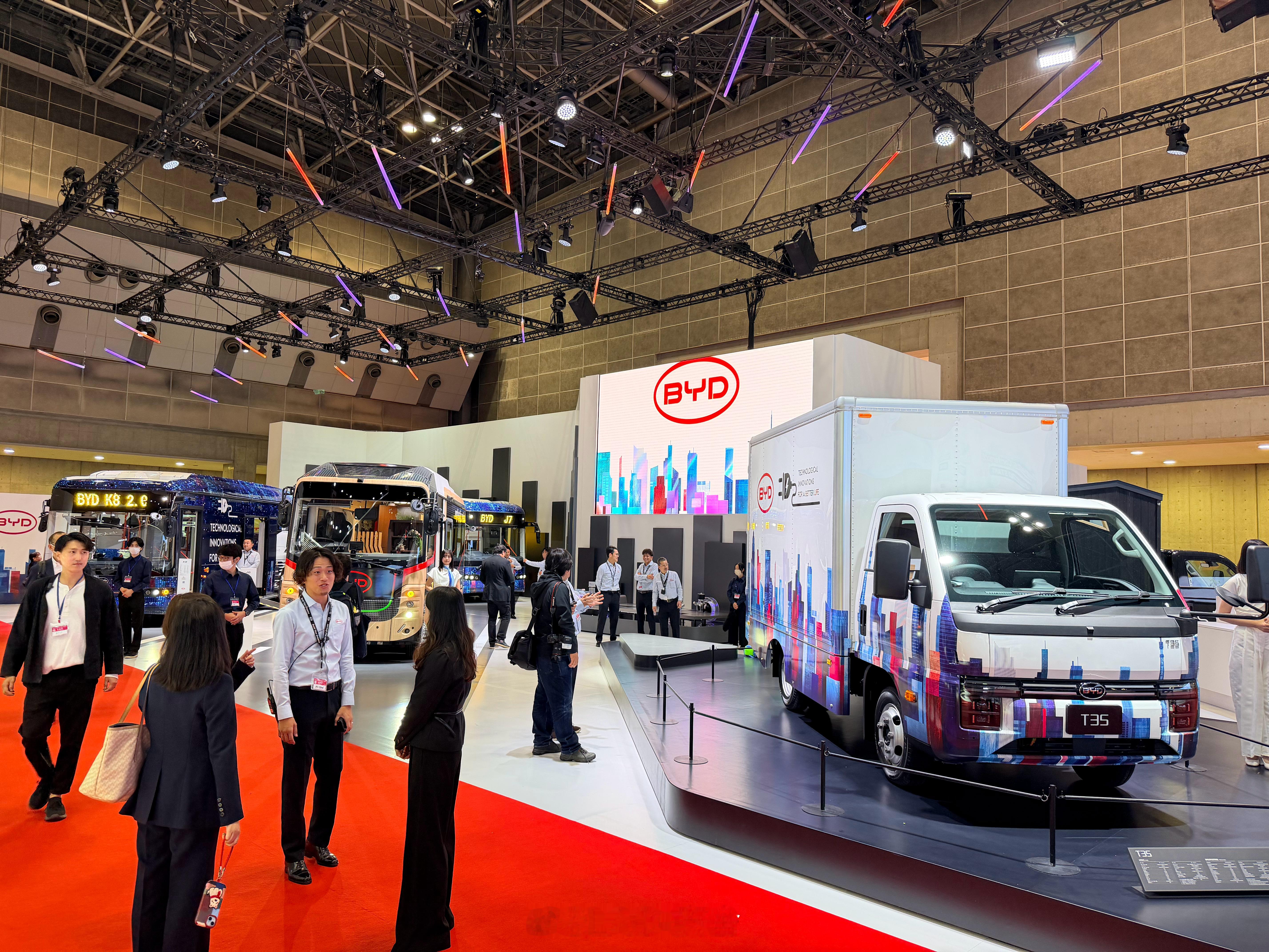 2025东京车展 比亚迪是唯一参展的中国汽车品牌，旗下的乘用车和商用车共同参展2