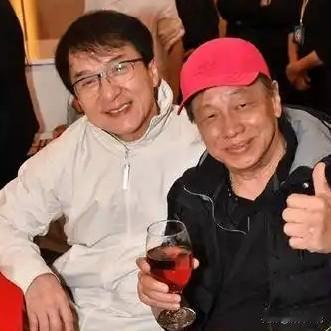 成龙凭6字悼念扭转口碑！梁小龙离世后，一句“北京下雪了”藏着半世纪江湖情
 
编