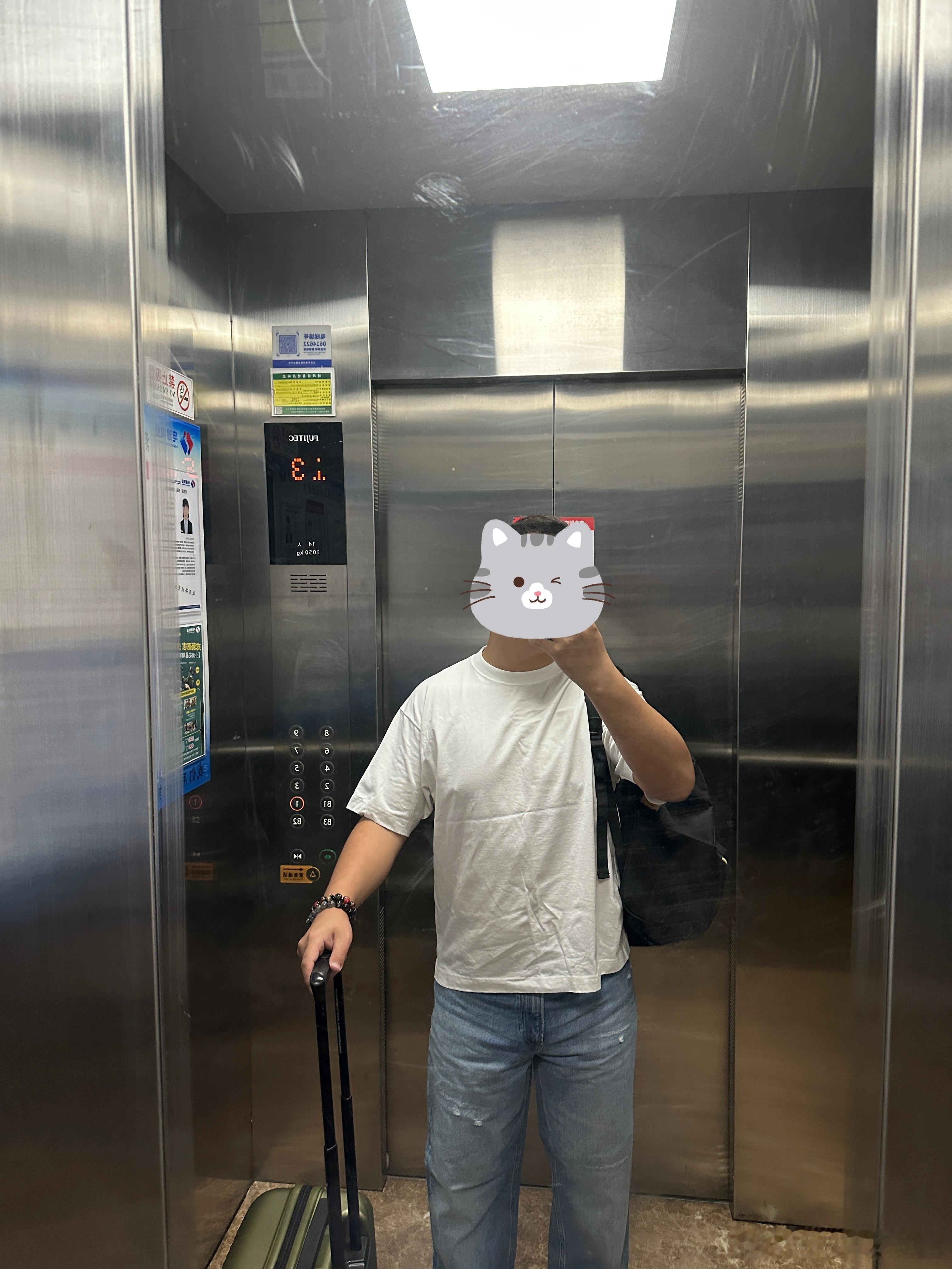 宝宝可会夸，说哥哥青春靓丽[哈哈]纯棉确实清爽，不过就是有褶子，怎么解决呢​​​