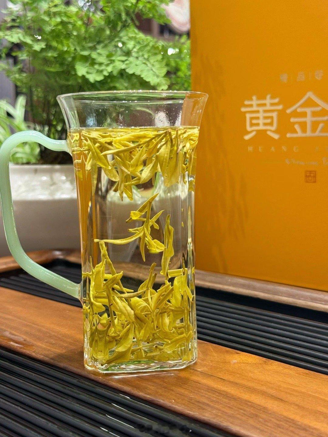 告别上半年，走进下半年。六月再见，七月你好。愿你放下过往，不畏将来，以全新的姿态