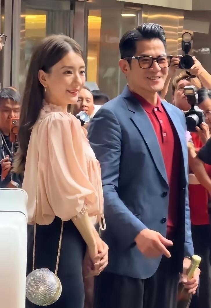 郭富城给天下男人上了一课：
 
娶老婆可以娶没文化的，
 
也可以娶没钱的，但千