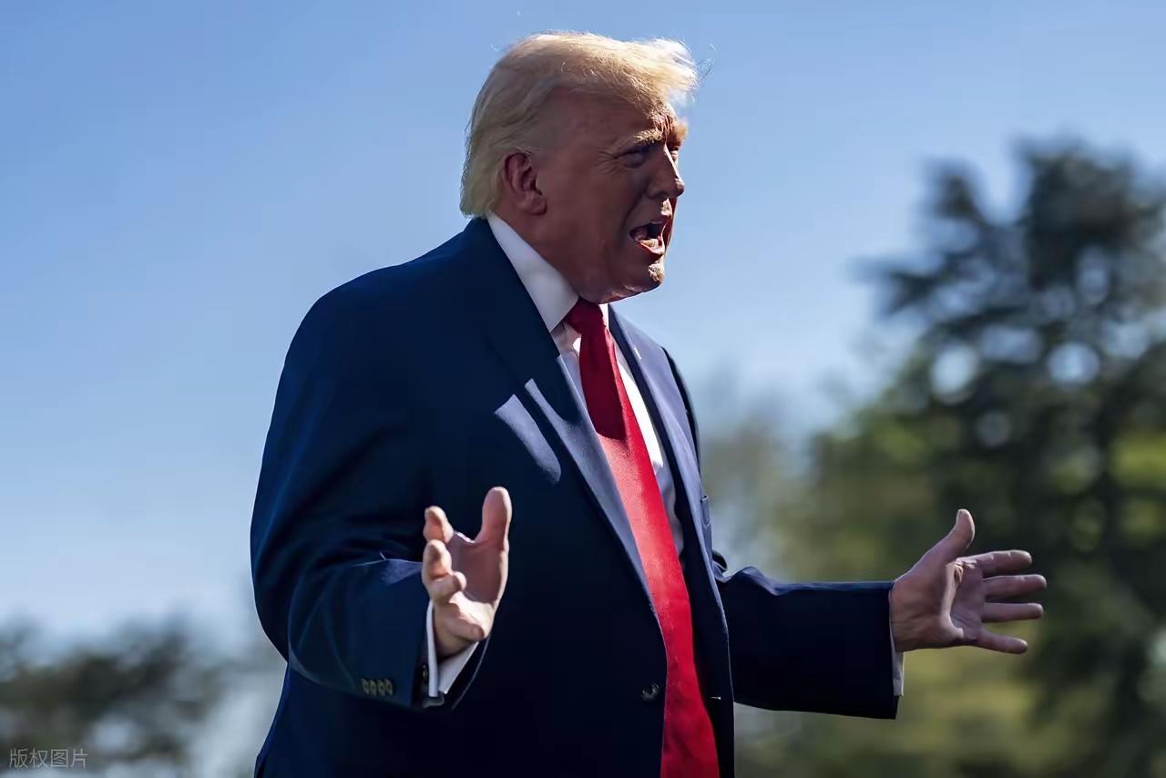 局势突然失控
4月13日凌晨，特朗普的“封锁令”生效。
与此同时，美军舰艇压到霍