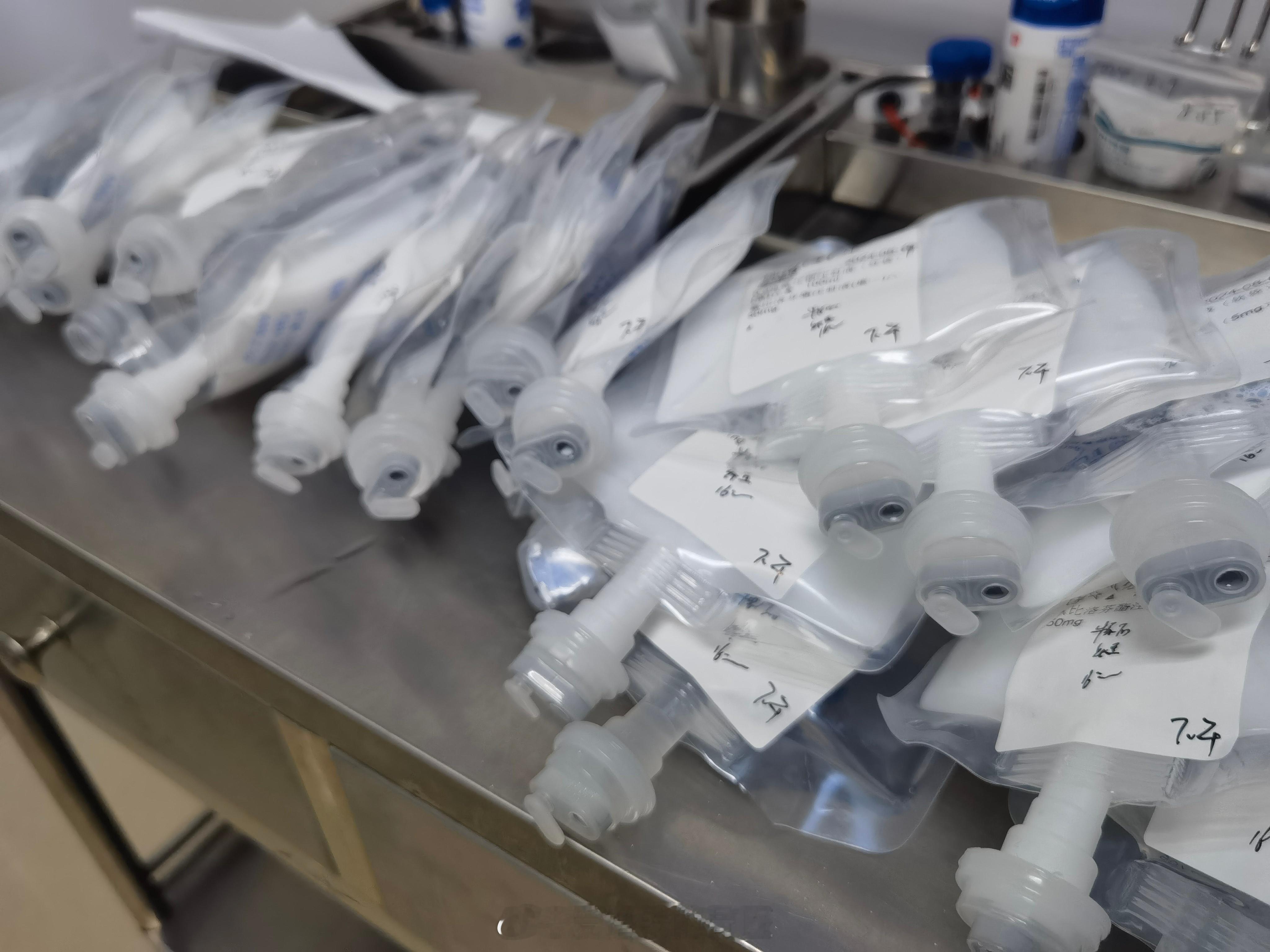 其实手术多，不仅医生累，护士们也都很辛苦，光下午氟比这一种就这么一堆… ​​​