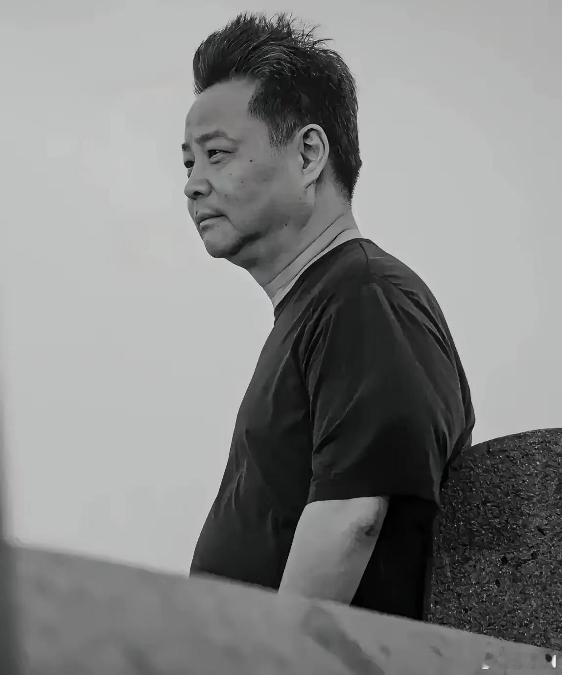 小利说事余华在《活着》中写道：“我们来到这个世界，是因为不得不来，我们离开这个世