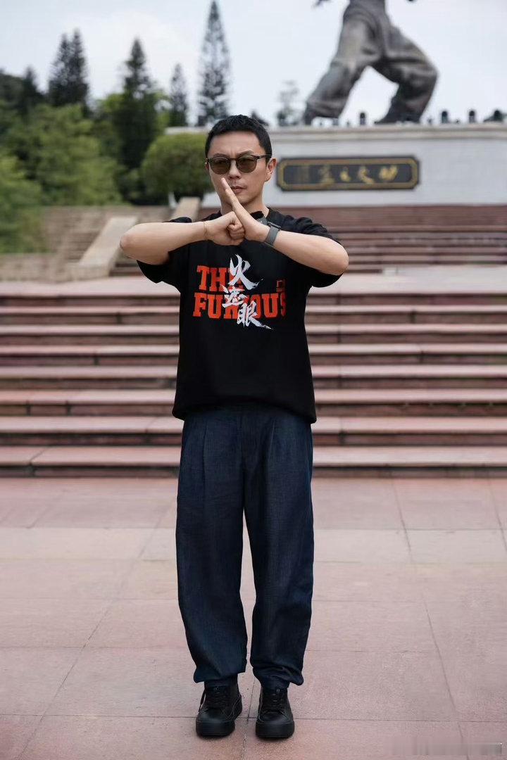 谢苗杨恩又演父女谢苗杨恩又火遮眼演父女谢苗杨恩又再度合作《火遮眼》饰演父女，长久