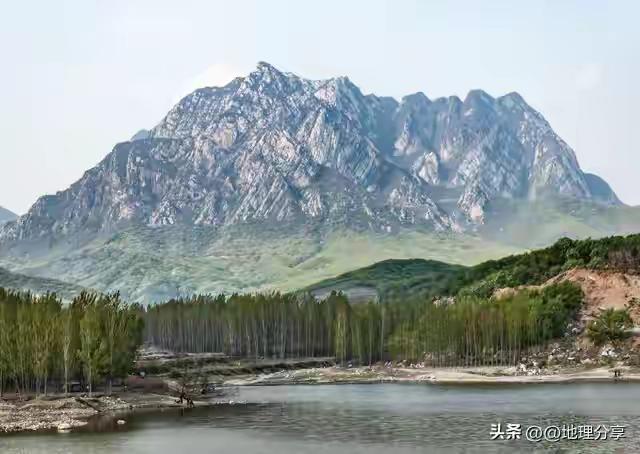 郑州嵩山的“天地之中”属世界非遗嵩山以"一山融五代地质，千年汇三教精粹"的独特禀