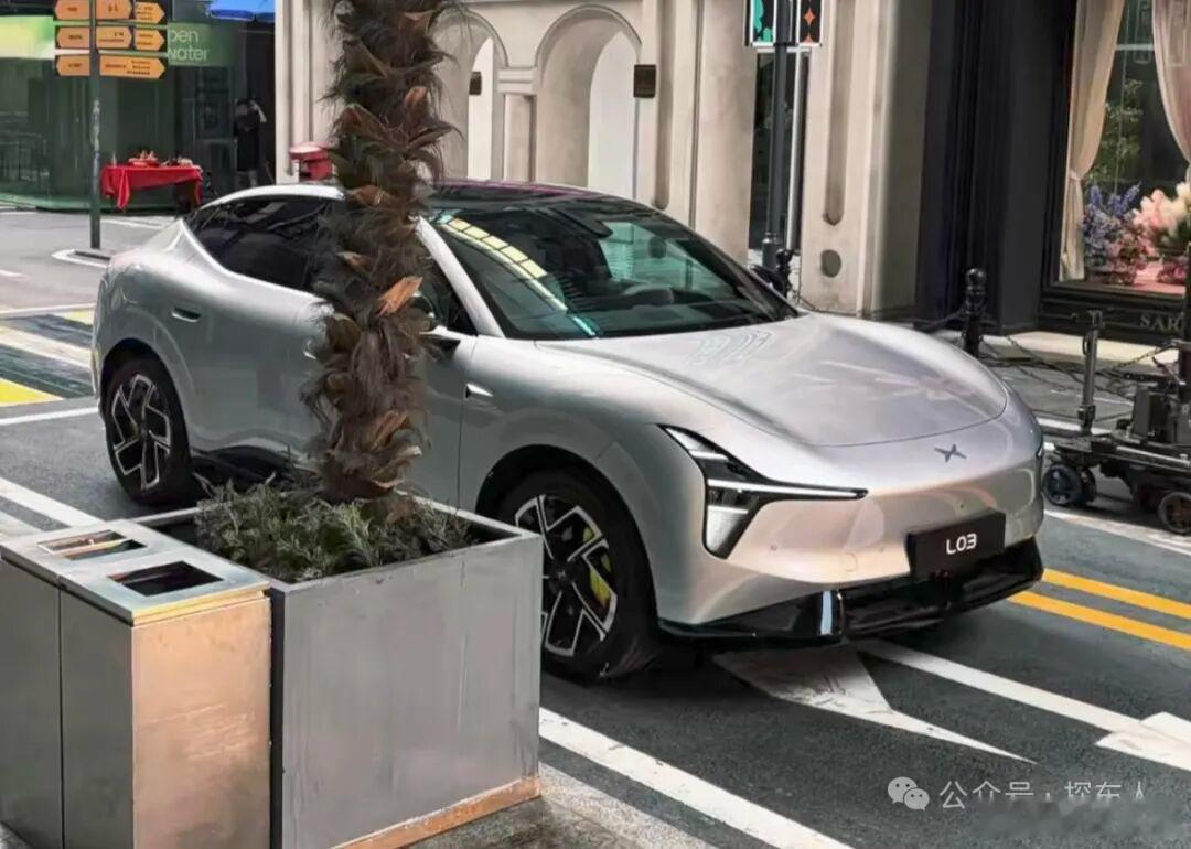 何小鹏晒前法拉利设计师智界RX亮相那波传播，碰瓷法拉利设计师，还得到了法拉利高管