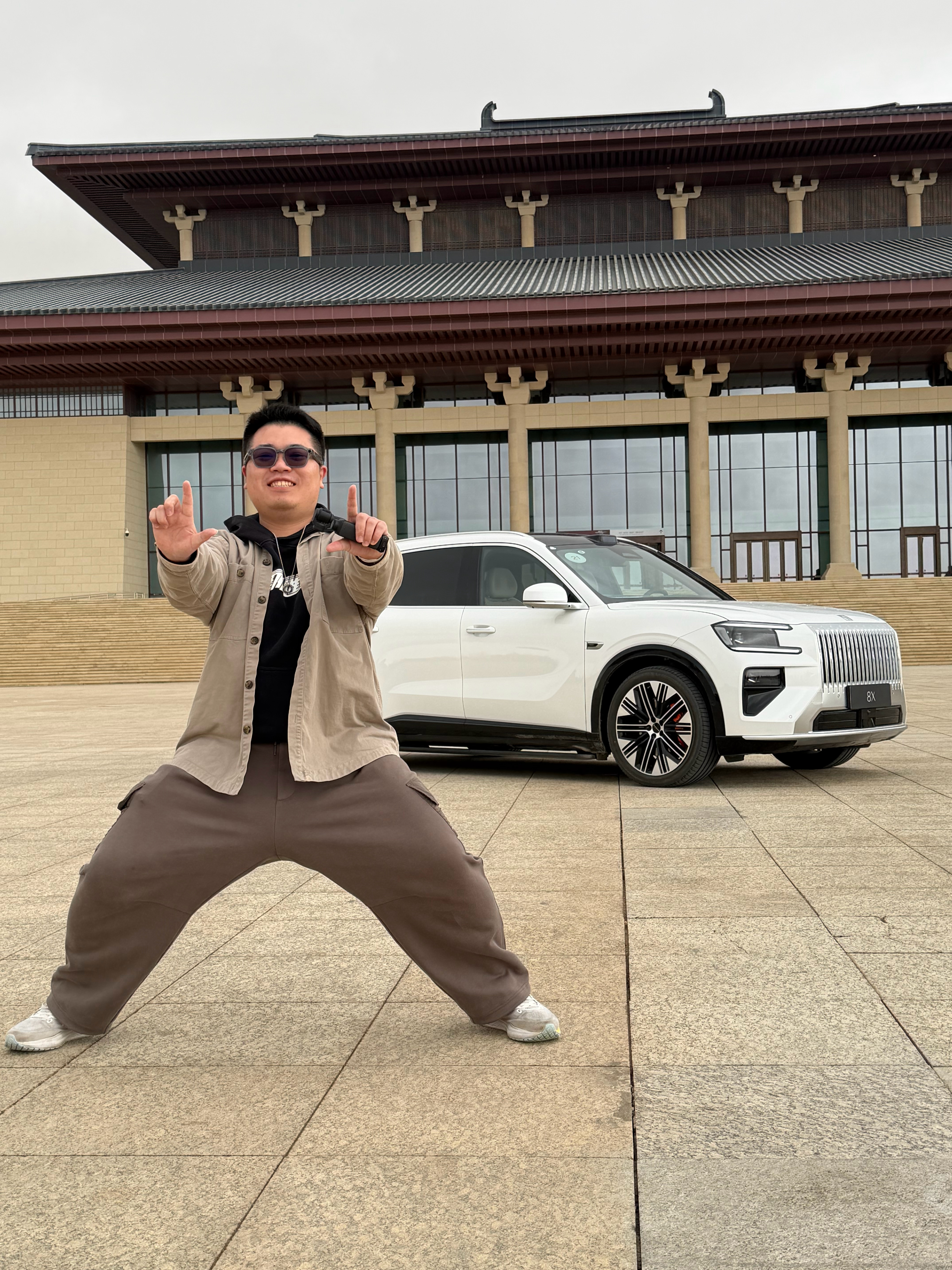 今天在沙漠里开了一天，极氪8x 真nei