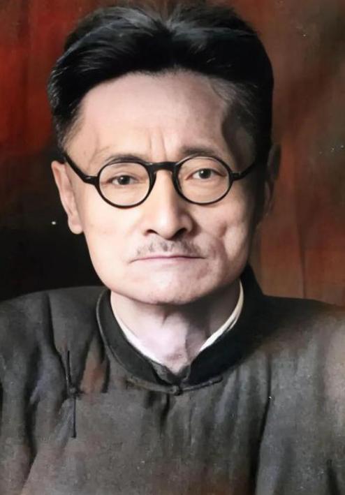 1944年3月，中国军队在滇西战场正为反攻腾冲拼得你死我活，一位国学大师在《云南