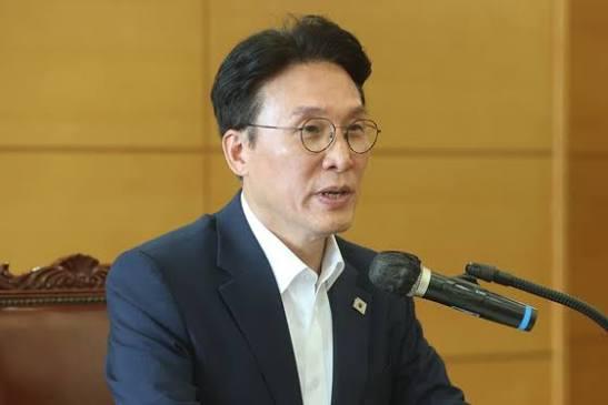 9月7日，韩国执政党党首金民锡在国会表态：“只看重美国的时代，彻底结束了！”这话