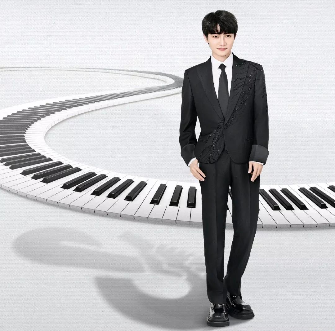 周深在《音乐缘计划》中，遇见两位实力歌手。

一位是摩登兄弟刘宇宁！

另一位是