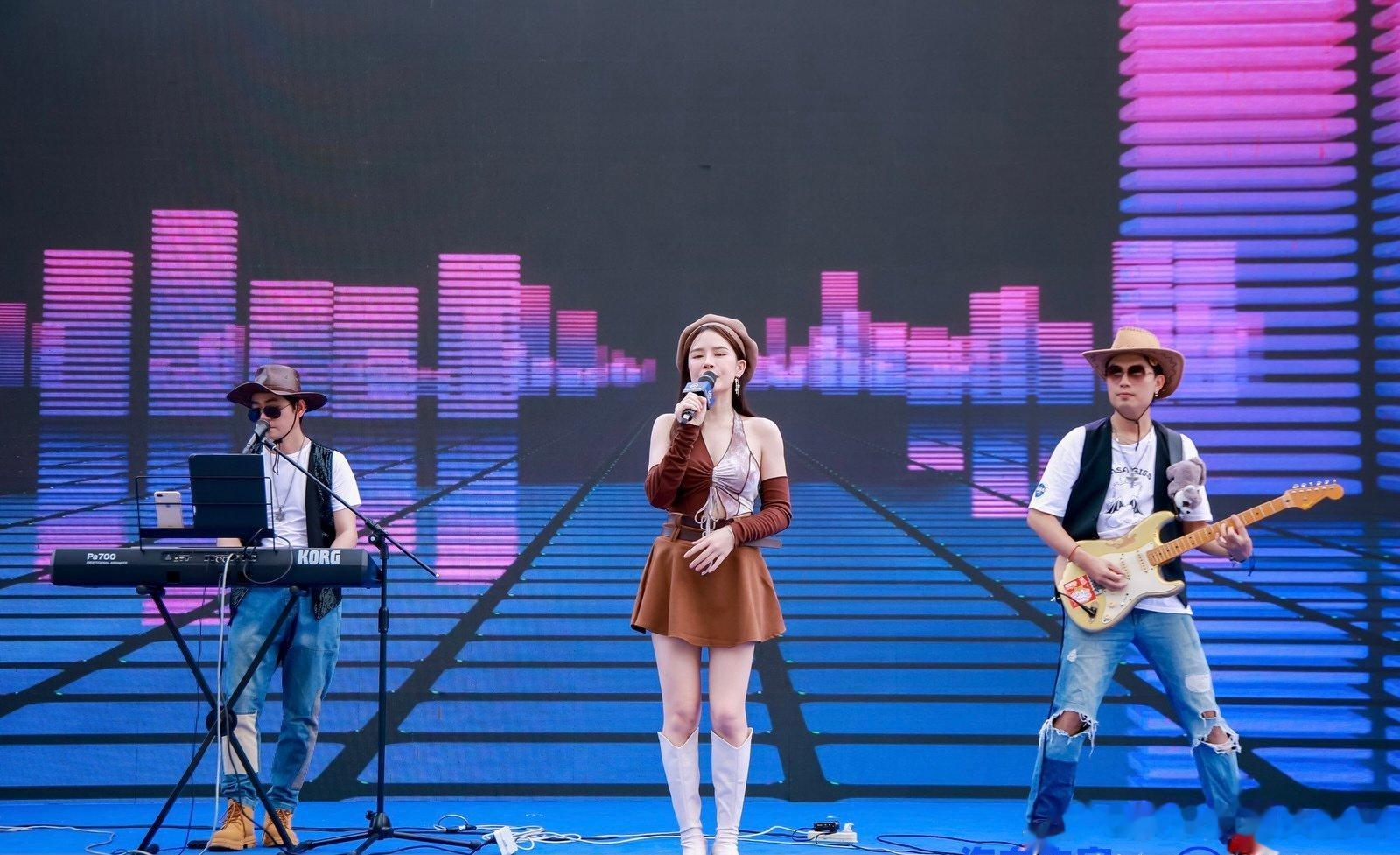 [可爱]#汽车之家能源空间站海口站盛大开业# 内饰配置随手炮制，全车的内部结构可