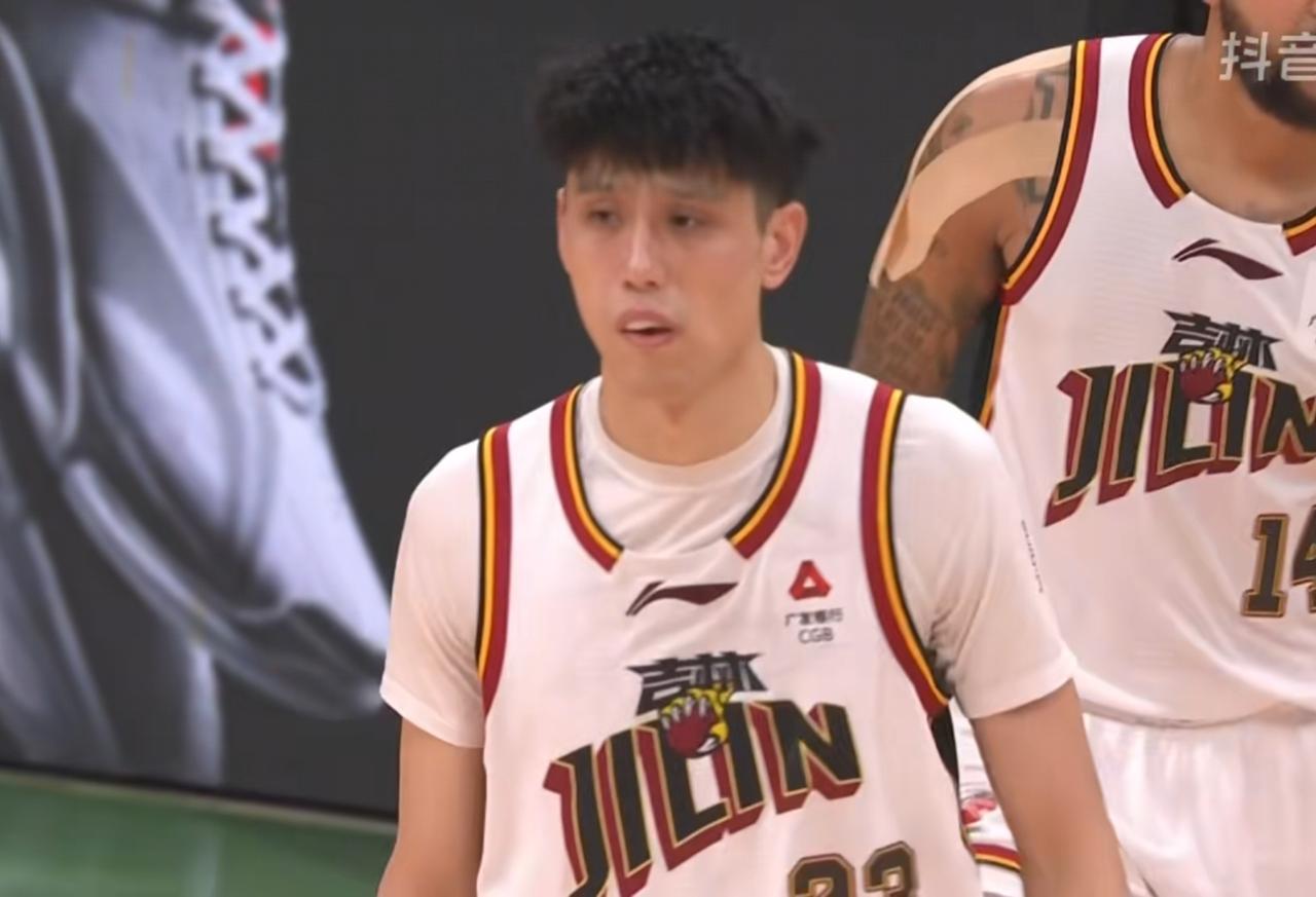 CBA第十轮辽宁主场86：72战胜了吉林。不知道是杨鸣找莫兰德谈话了，还是新外援