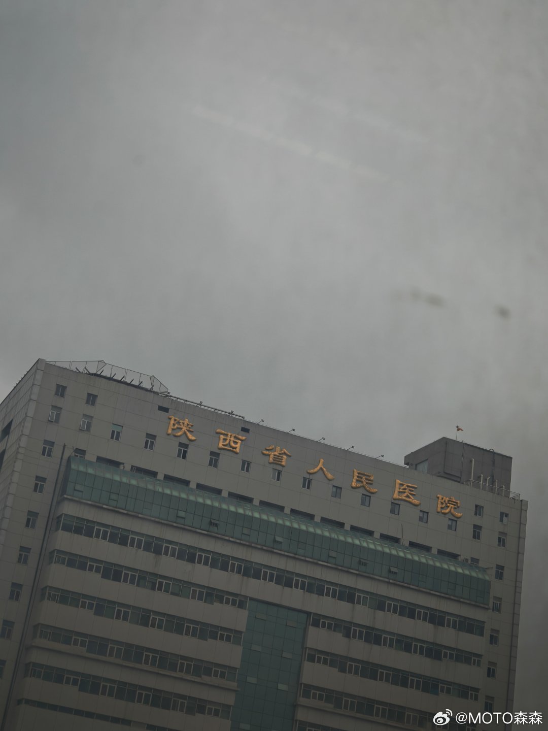 今天陪7老师做个小手术看到一辆c40，四舍五入就是纯电05 