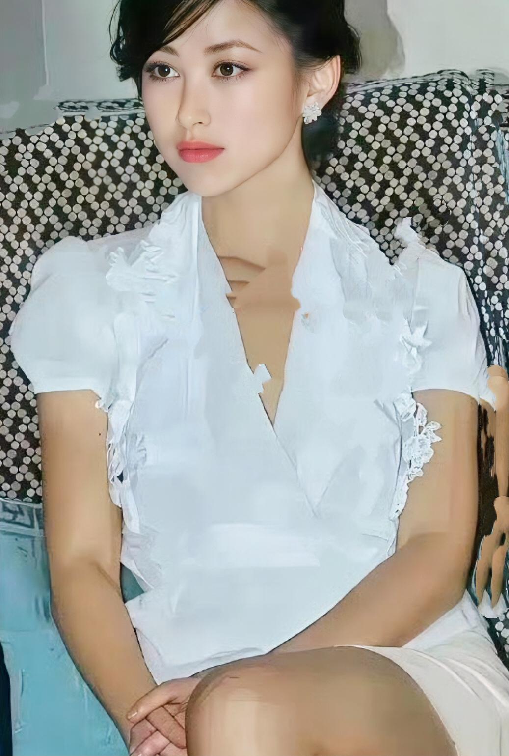 偌大娱乐圈诱惑众多，她一直保持干净通透，无任何绯闻缠身，严于律己品行端正
记录我
