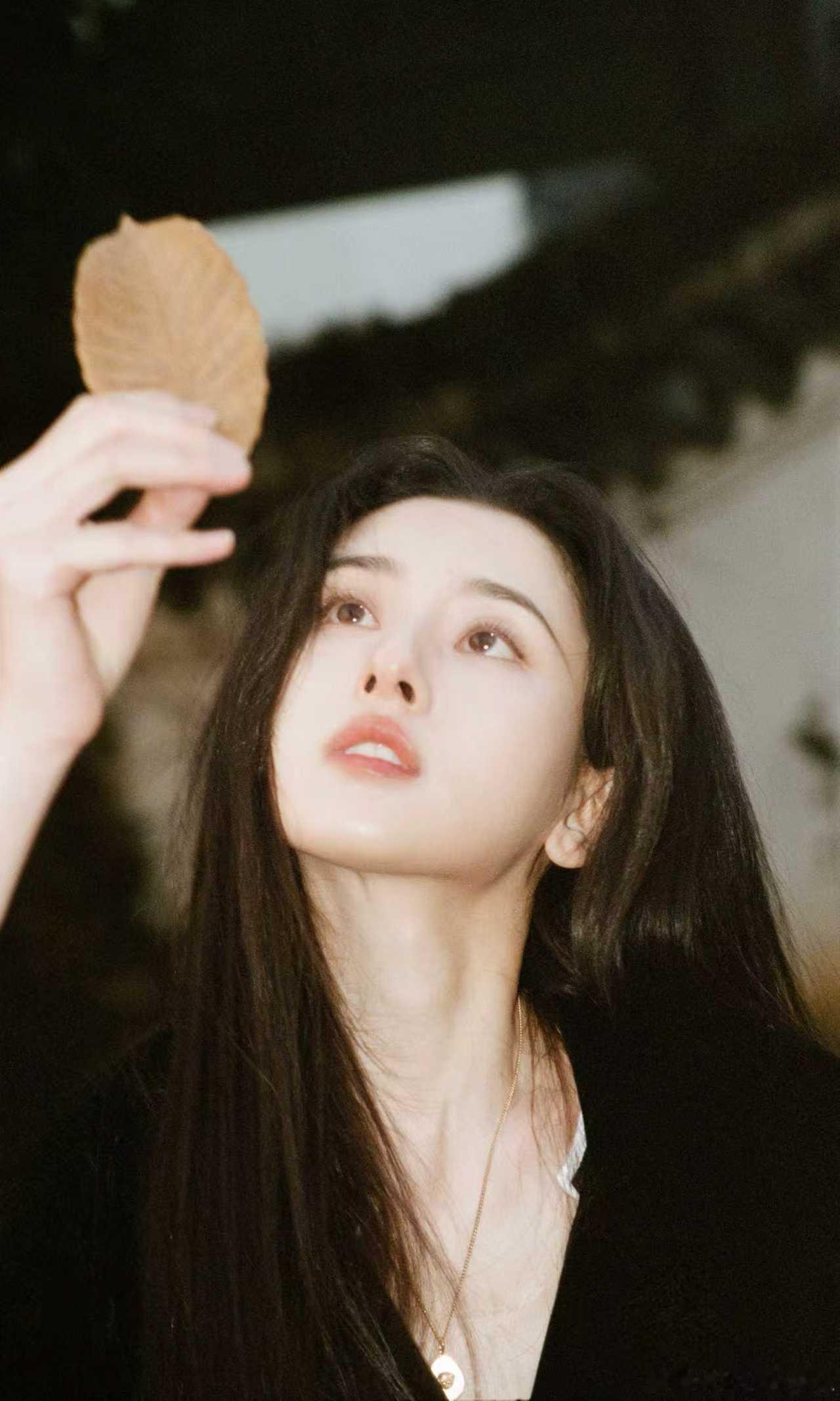 宋祖儿日落前见面  宋祖儿日落前见面  好美丽的一张脸，咱就说爱上就像呼吸一样简