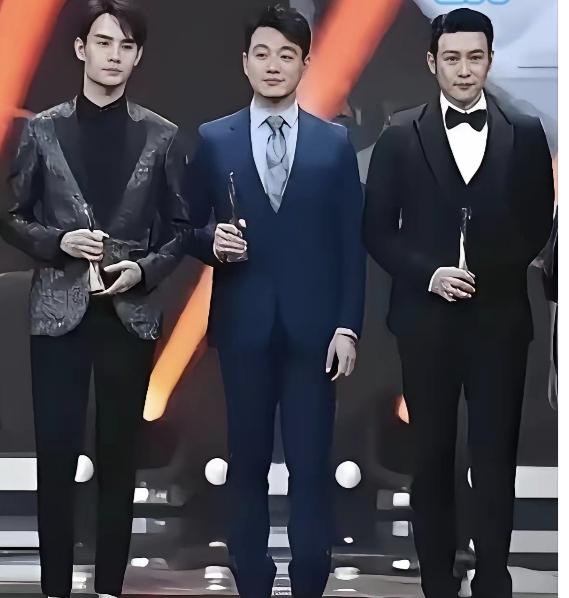 王凯、佟大为、陆毅，三位演员站在一起，全是大高个、高颜值和高演技，他们就像是从偶