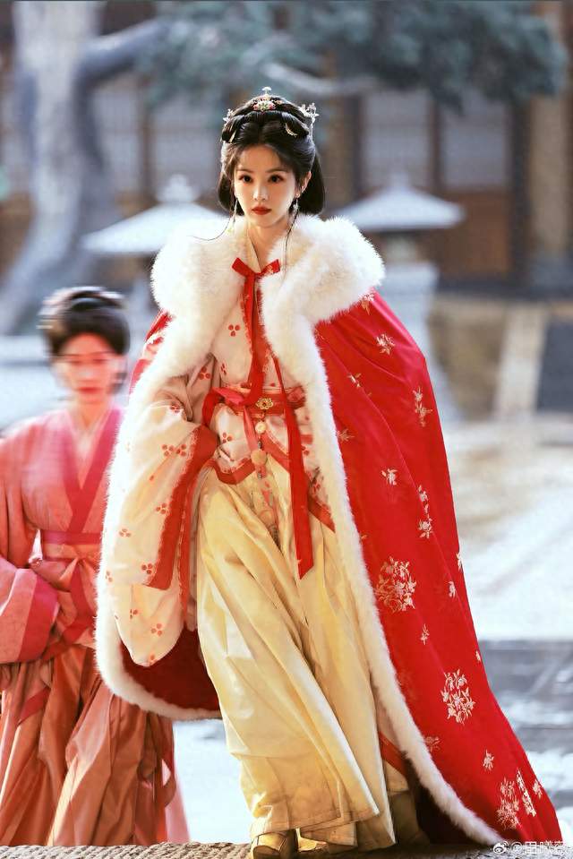 甜妹变疯批！田曦薇《嫁金钗》君黛，掌公主驾到