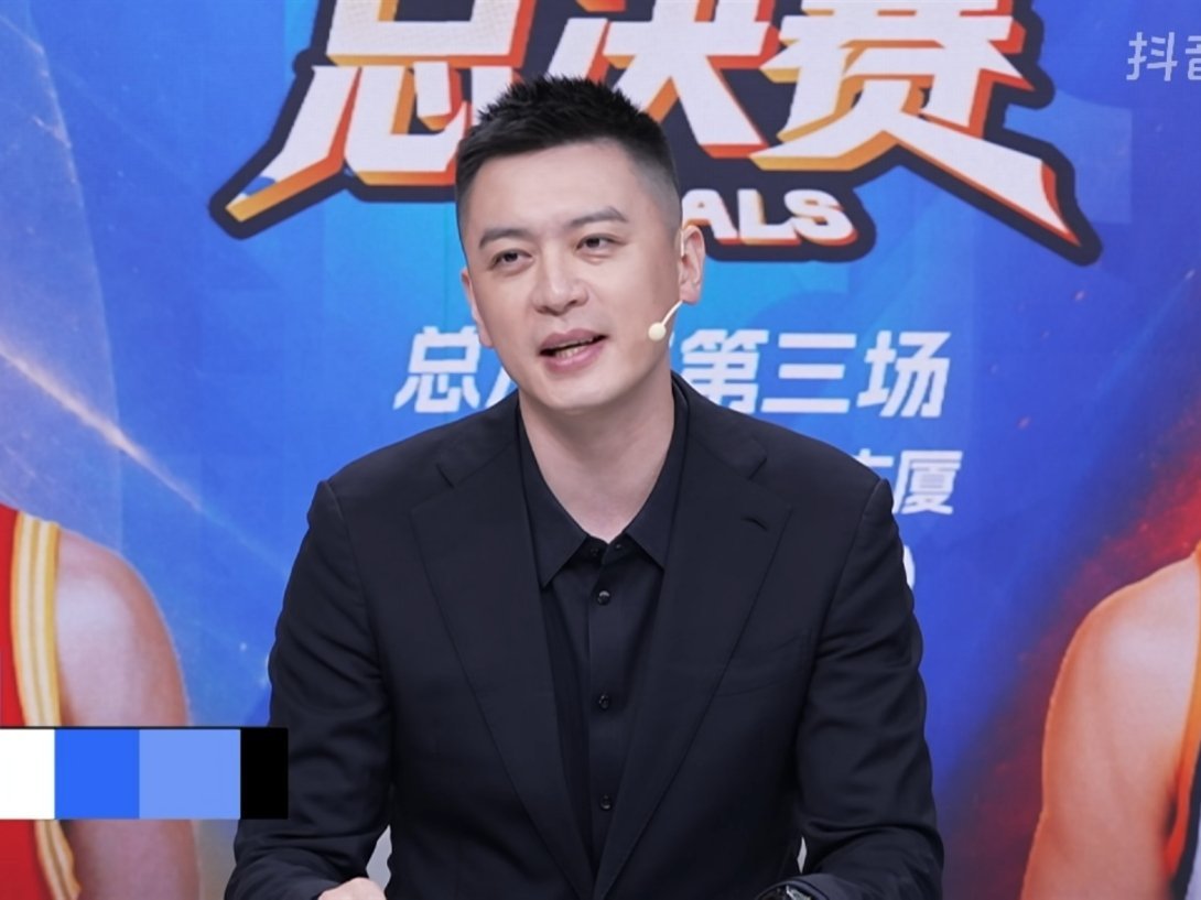 出发🇺🇸前的最后一场CBA解说，………还有出发前理发可以理解…但这个鬓角剃的