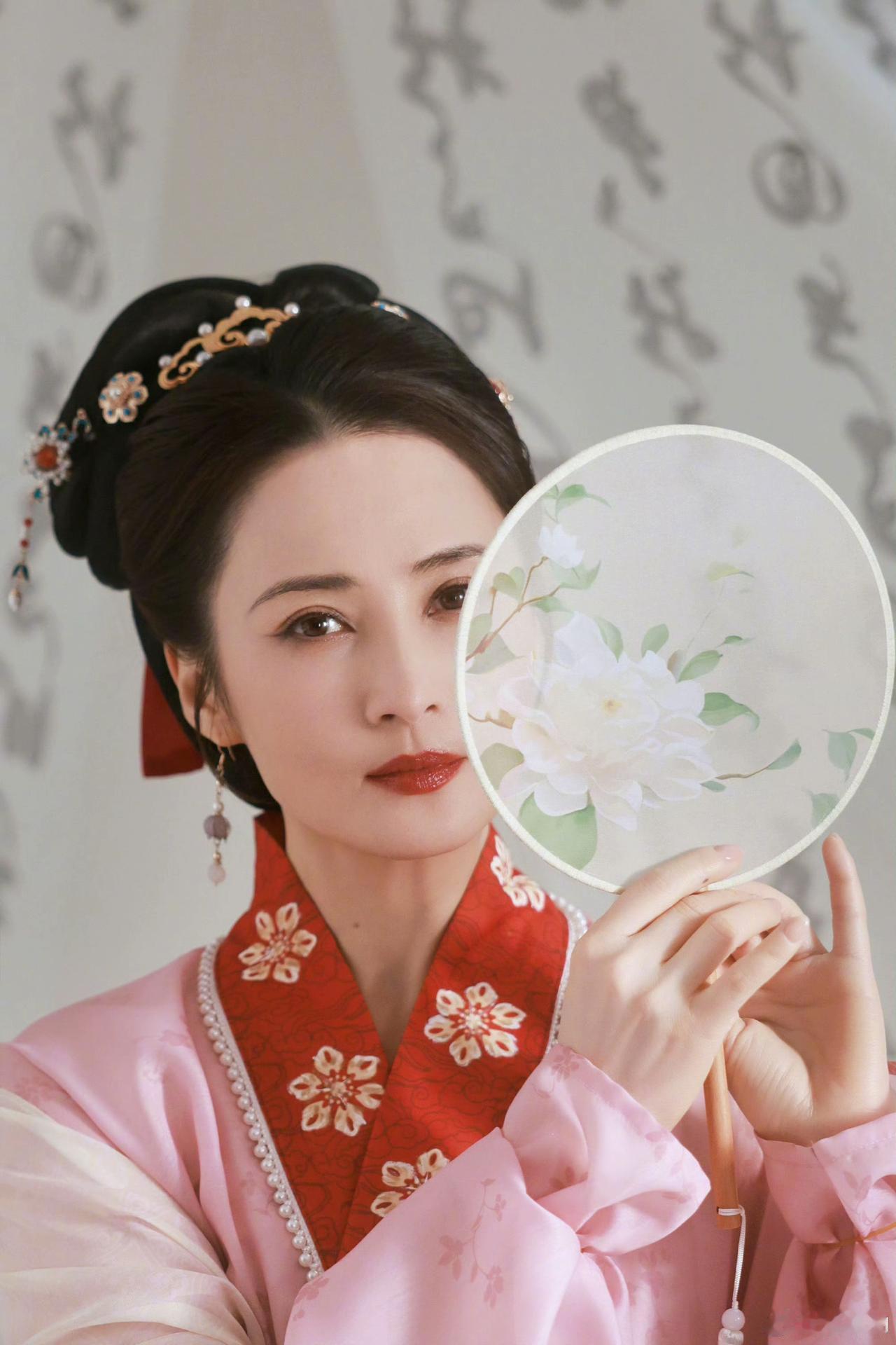 晒图笔记大赛成熟美人穿搭写真