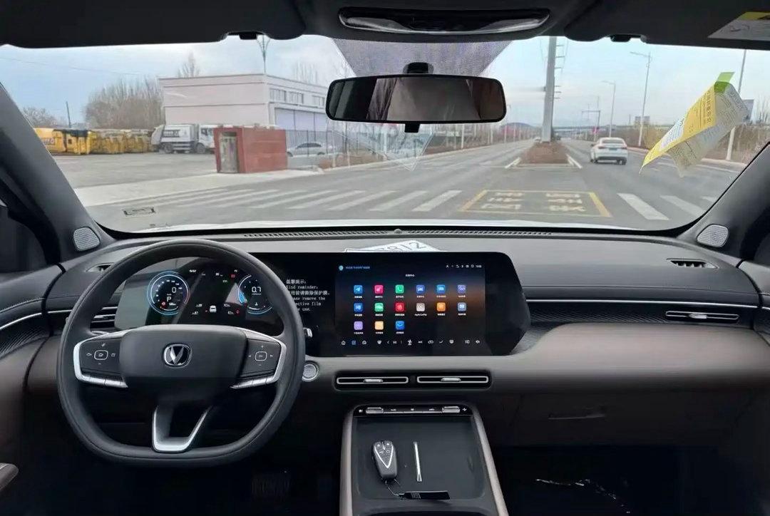 长安UNI‑Z 2026年9月上市，中型插混SUV。车身长宽高4790×1905