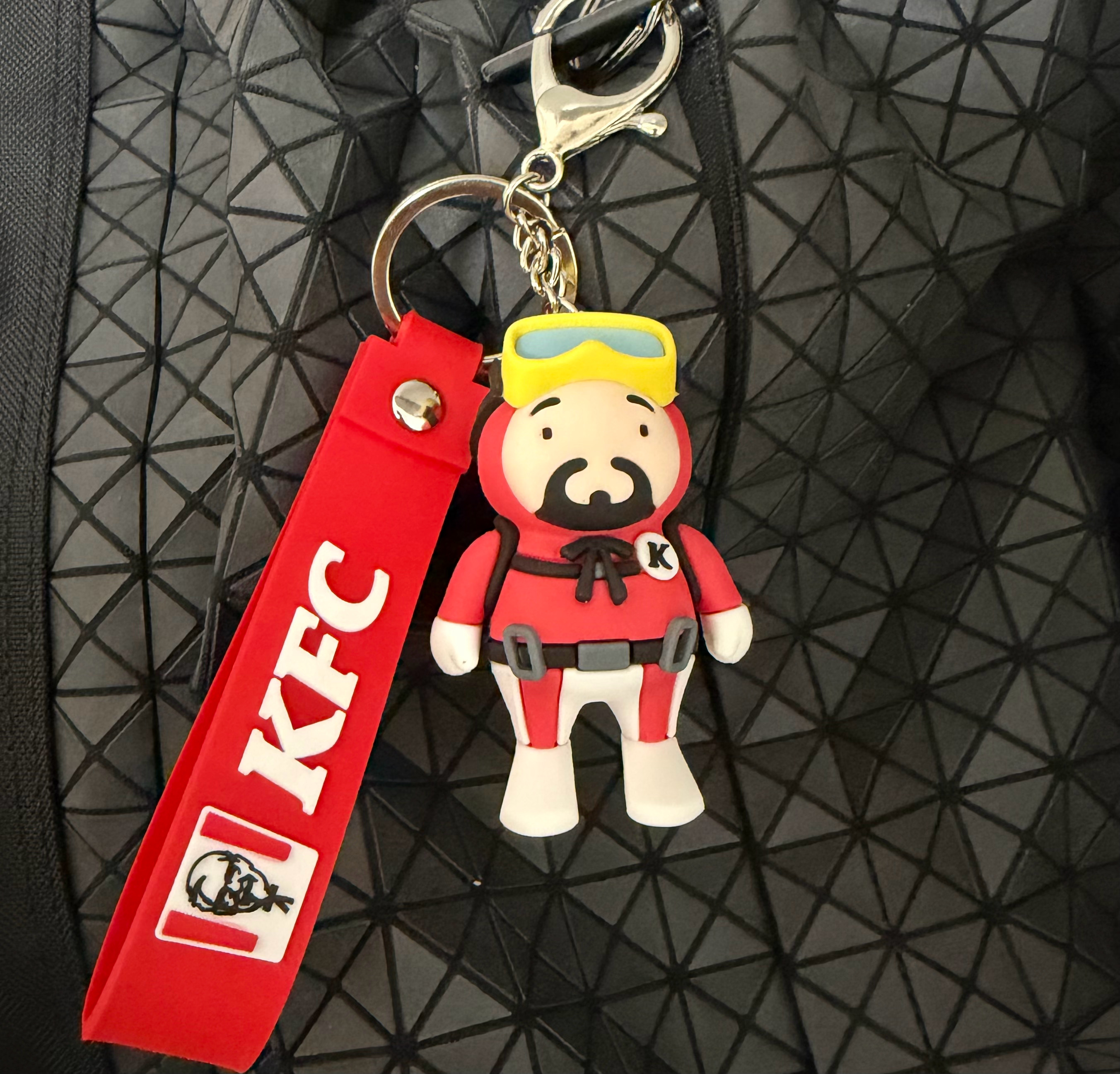 我也有了潜水员戴夫和肯德基联名的钥匙链了，哈哈我喜欢这游戏有两个原因，第一是主线