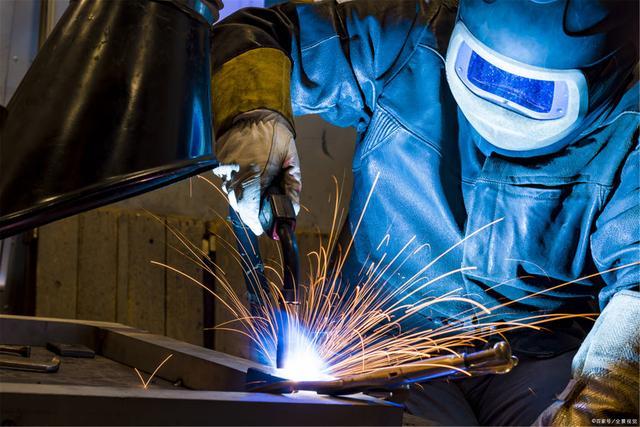 #张朝阳说家长不该强求孩子上清华北大# 人生道路千千条，能考得上就考，考不上再想