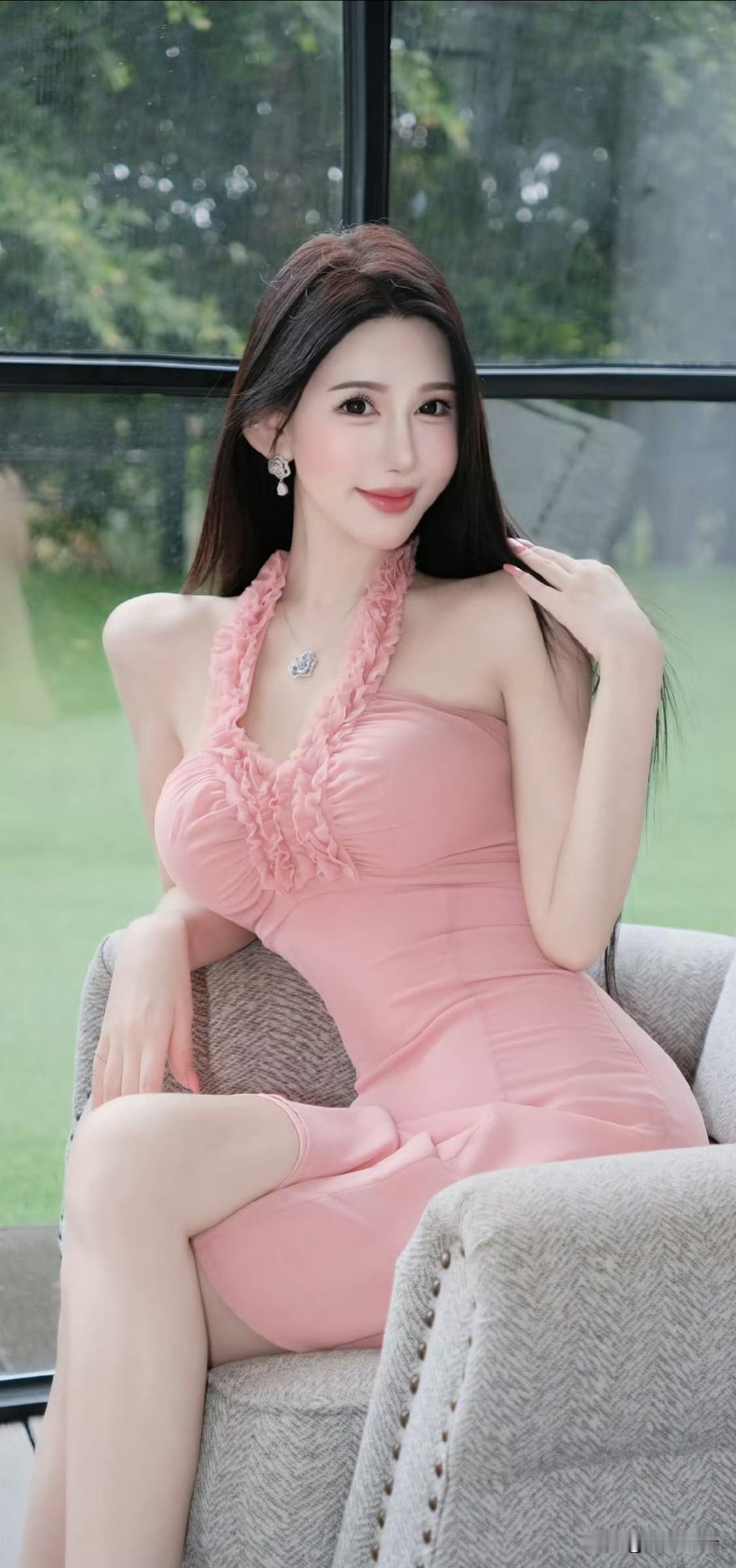 “我喜欢坐在窗前，看窗外的绿色
浓郁的绿、鲜嫩的绿、浸润着阳光的绿，
仿佛一切都