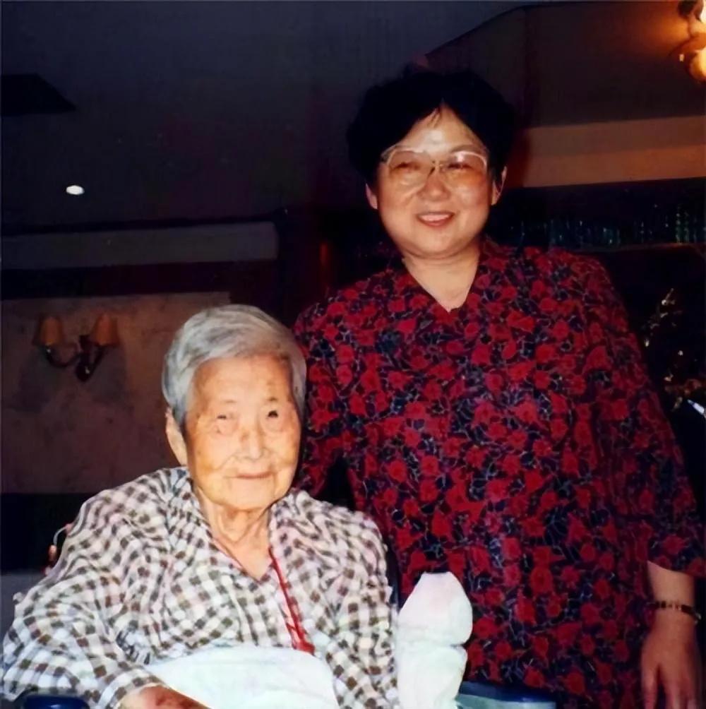 才女结婚36年，坚决不与丈夫同寝，102岁临终前才肯说出其中奥妙

民国时期，妇