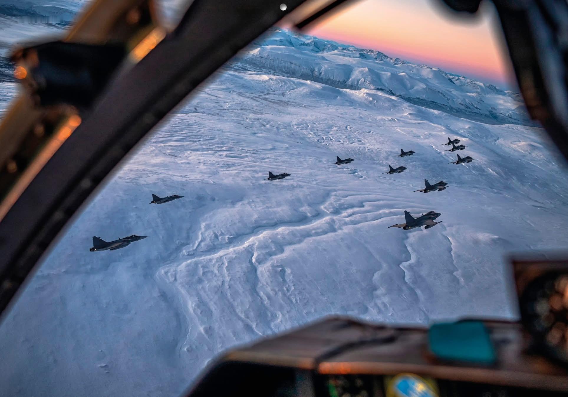 今日鹰狮 早安 瑞典空军鹰狮圣诞树编队 