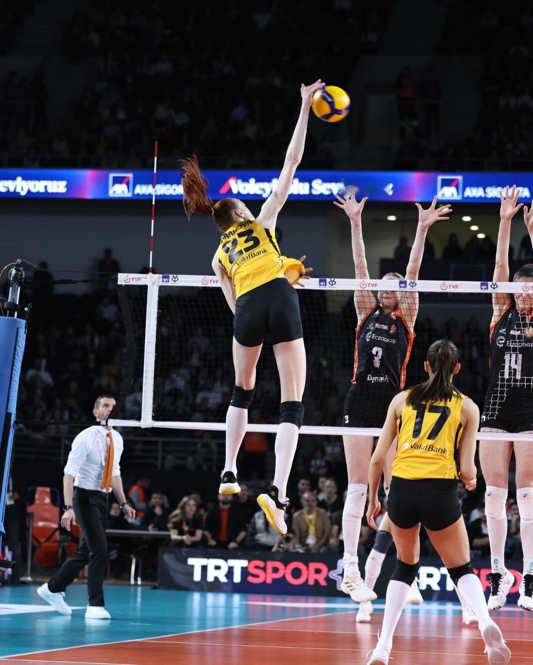 马尔科娃本赛季双MVP加冕！🏆🏆从2022/2023赛季的佛罗里达大学联赛，