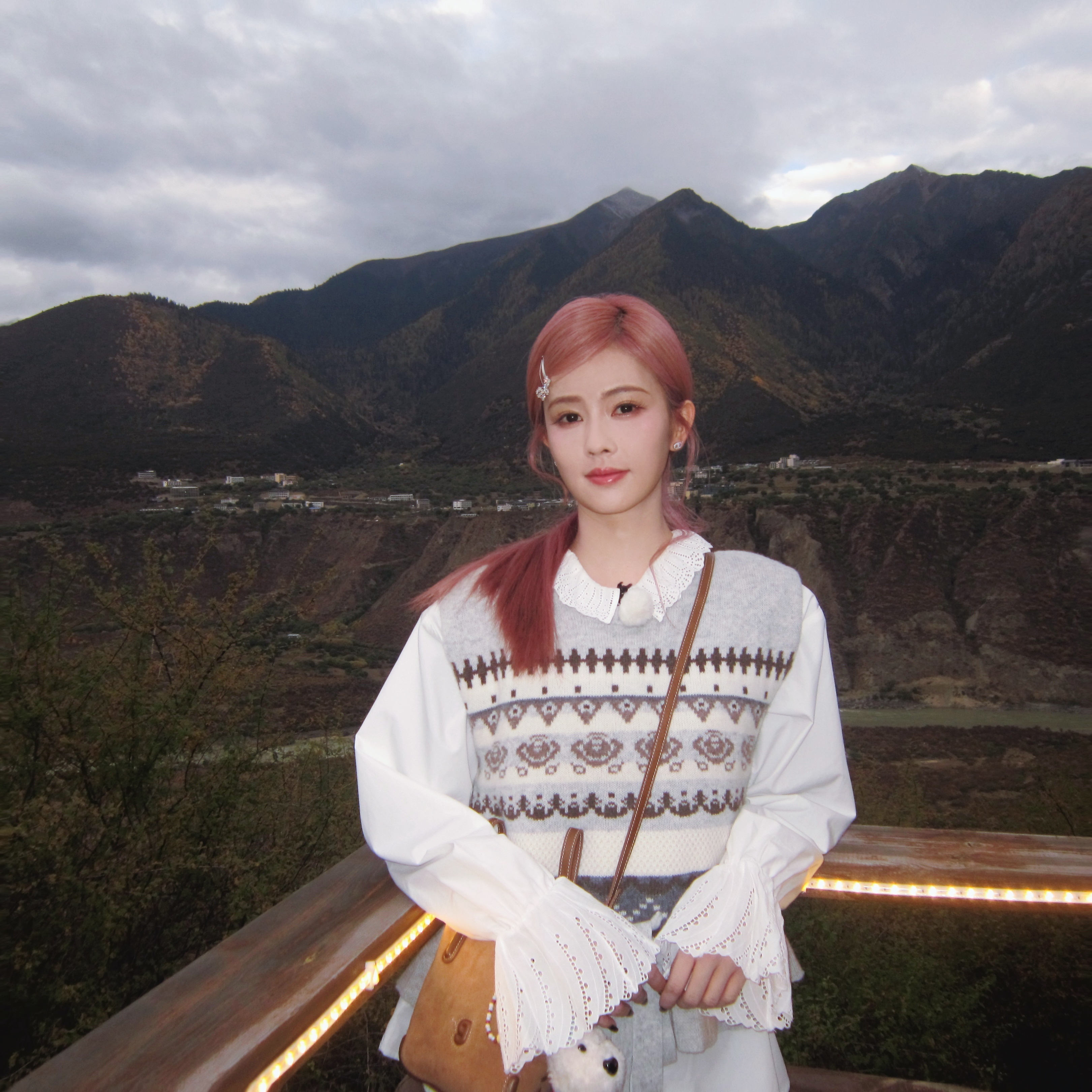 白鹿粉发造型ccd，如此美萌的鹿鹿，0个人看了能不被可爱到，期待今晚呀白鹿素颜采